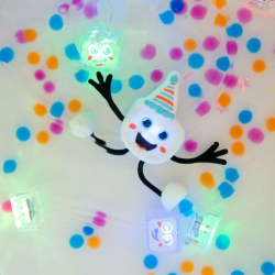 SET PERSONAJE + 2 CUBOS LUZ...